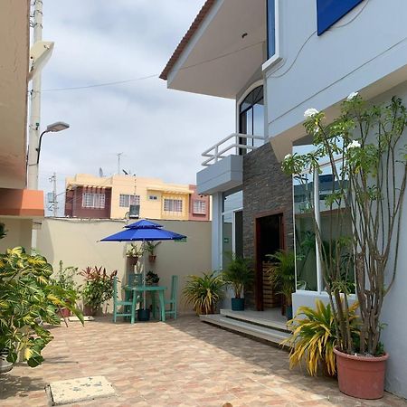 Reef Hostel Manta Exterior photo